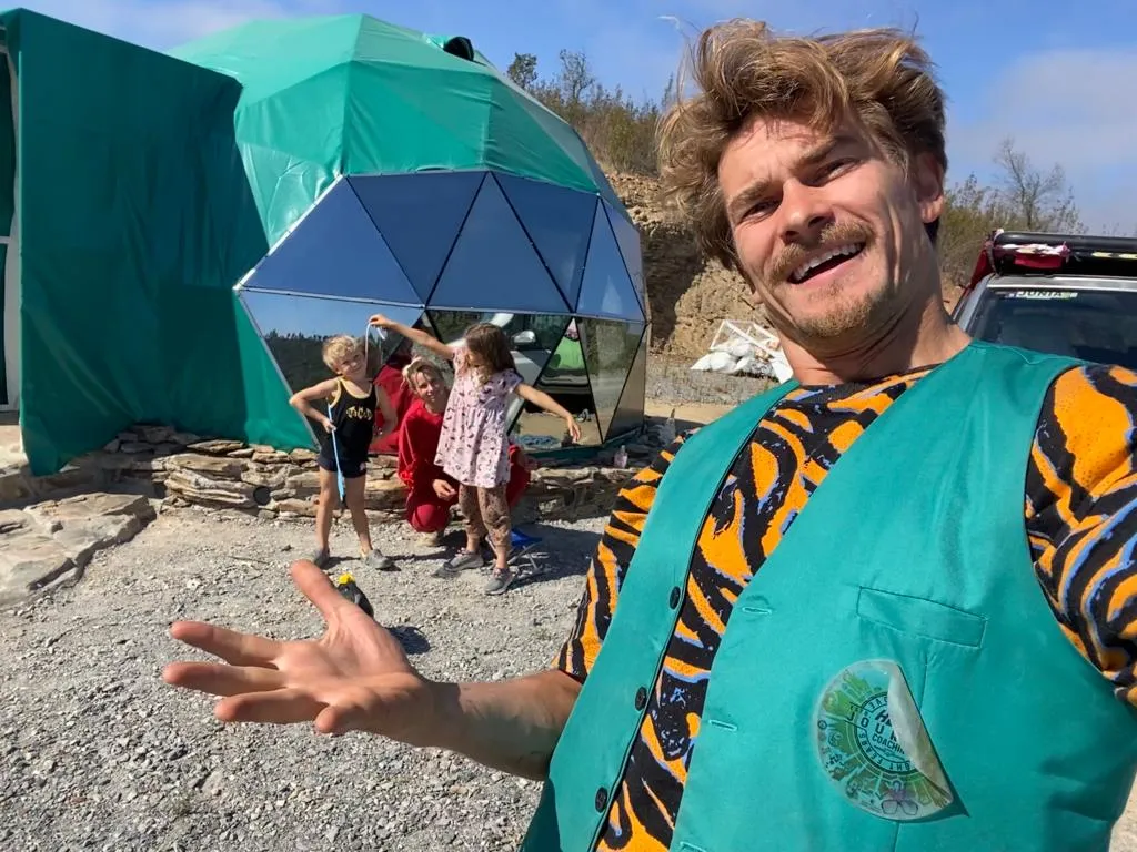 Fertiger Geodät-Dome mit Glas-Bay in Portugal